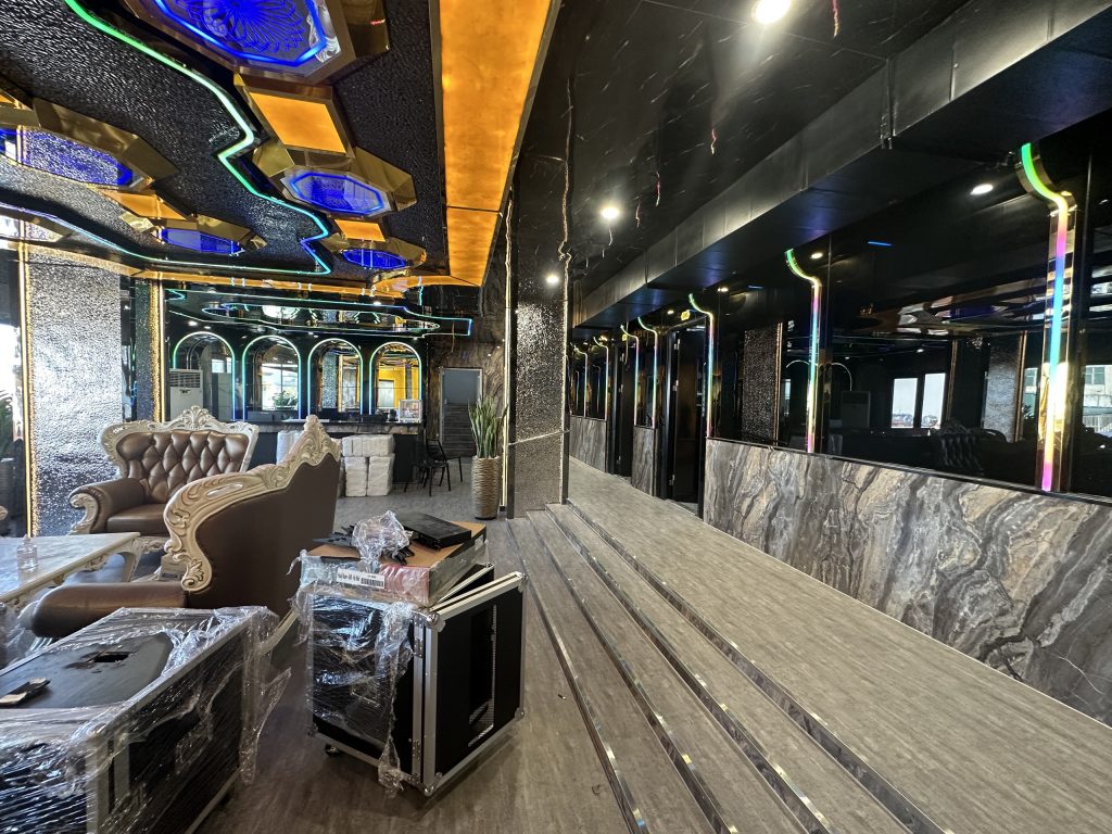 không gian phòng karaoke