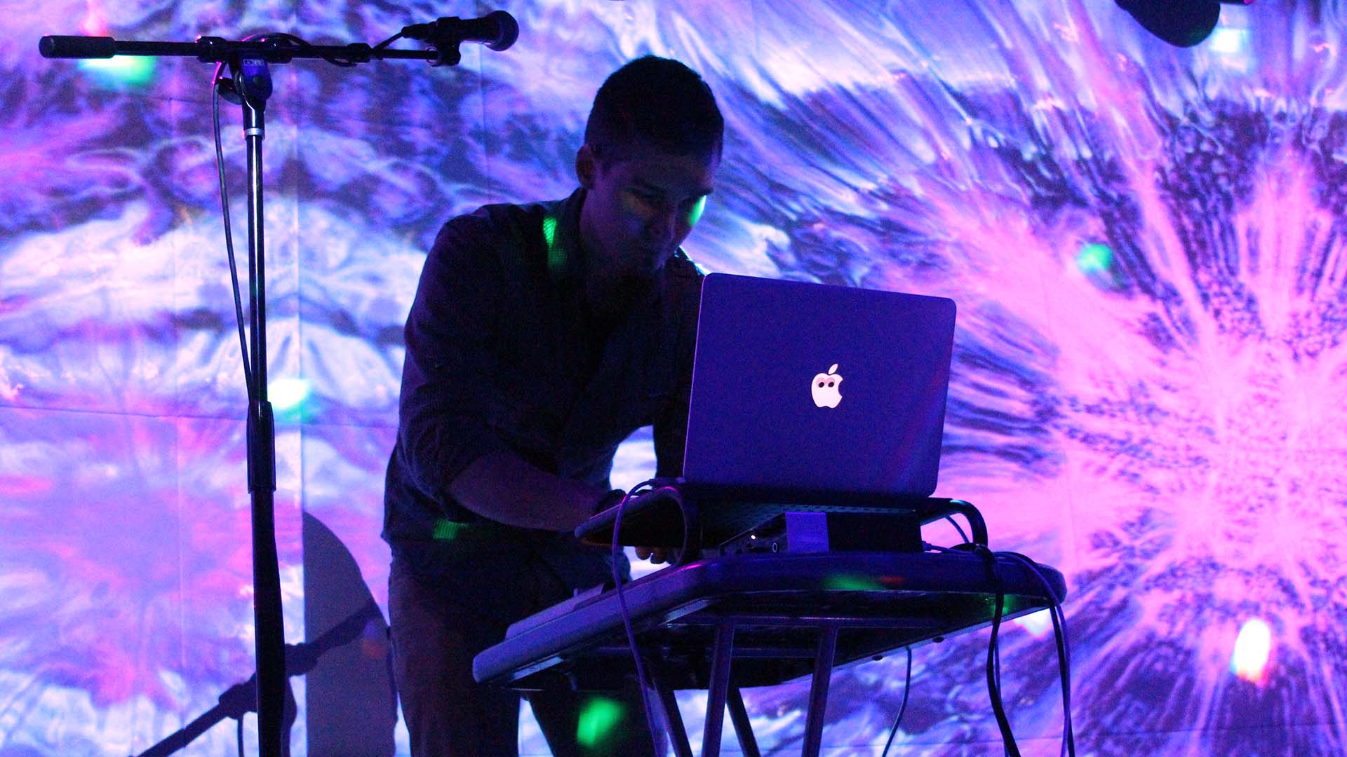 Hệ Thống Ánh Sáng Bar Theo Nhạc Là Gì? 2 aWJT0MM