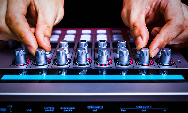 mixer la thiet bi tron am thanh